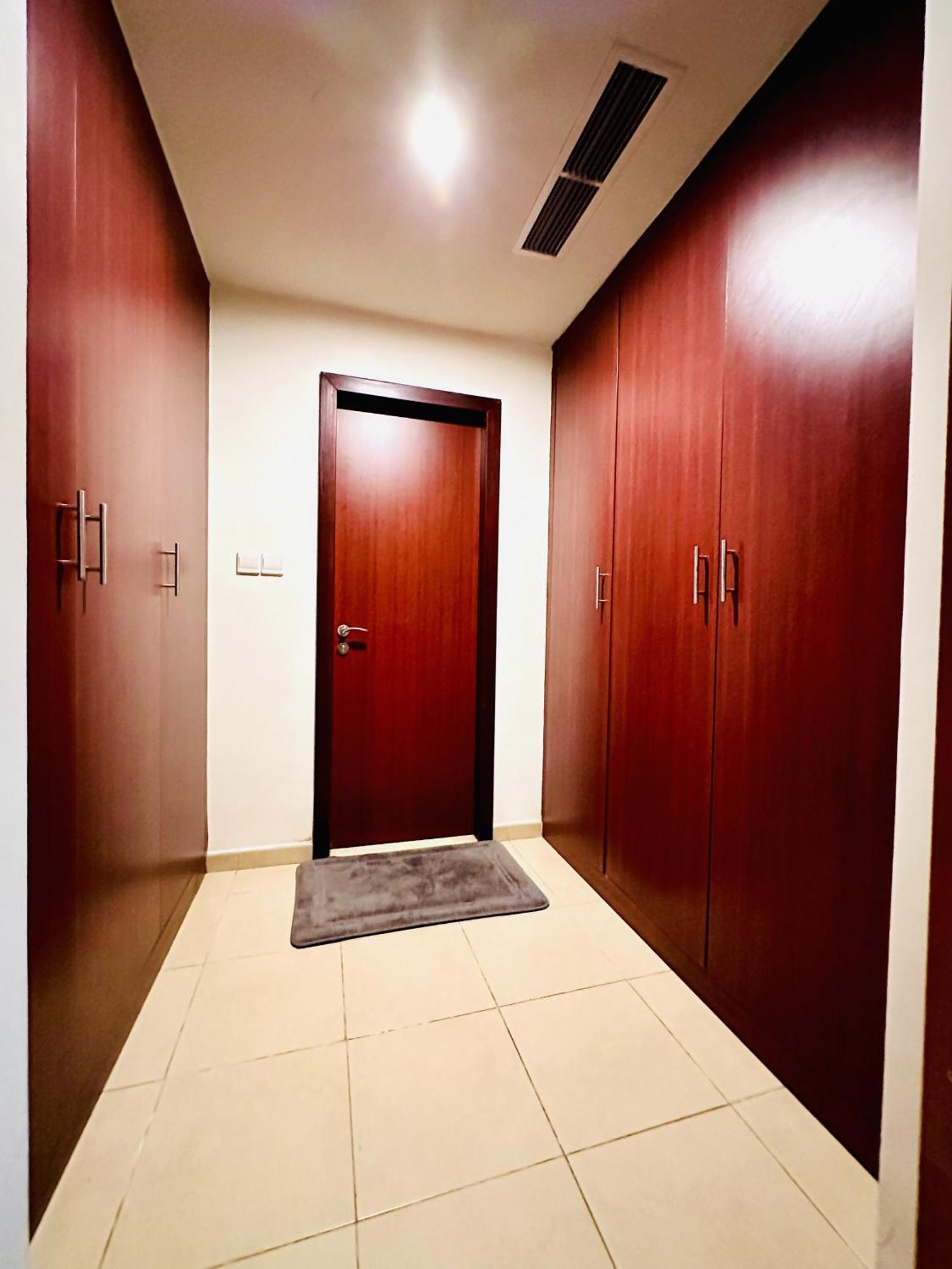 The Aero Hostel Dubai Exterior foto